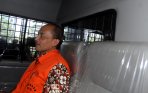 20140211_174042_tersangka-budi-mulya-usai-menandatangani-p21-di-kpk.jpg