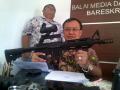20140214_174153_tersangka-jual-beli-senjata-nih3.jpg