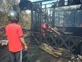 20140215_094726_sisa-bangunan-yang-terbakar.jpg