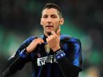 20140222_002941_marco-materazzi-pegangkrakaosss.jpg