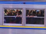 20140222_021844_penumpang-krl-commuter-line-ilustrasi-kereta.jpg