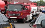 20140222_233457_polisi-kawal-truk-tangki-bbm-pertamina.jpg