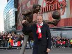 20140223_153908_bergkamp-dan-patungnya.jpg