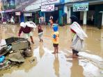 20140223_225711_pemulung-banjir-sampah.jpg