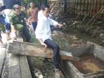 20140224_121956_joko-widodo-jokowi-proyek-turap-jl-s-parman.jpg