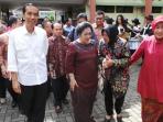 20140225_203842_megawati-tri-rismaharini-jokowi.jpg
