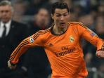 20140227_073204_carlo-ancelotti-dibelakangronaldoooo.jpg