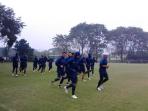 20140227_084518_timnas-indonesia-latihan-ujanujanannn.jpg