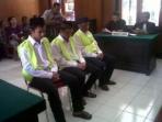 20140228_141901_caleg-nyabu-bareng-anak.jpg