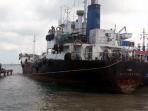 20140303_140213_kapal-mt-zonda-akhirnya-ditarik-ke-belinyu.jpg