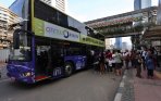 20140303_181928_berebut-naik-bus-tingkat-wisata-jakarta.jpg
