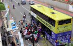 20140303_182133_berebut-naik-bus-tingkat-wisata-jakarta.jpg