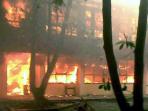 20140305_160950_gedung-fakultas-teknik-unsrat-dibakar.jpg