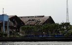 20140305_162606_tkp-ledakan-gudang-peluru-milik-tni-al-di-tanjung-priok.jpg