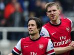20140305_183036_per-mertesacker-dan-tomas-rosicky.jpg