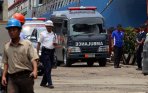 20140305_232300_mobil-ambulans-pecah-kaca-akibat-ledakan.jpg