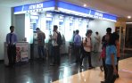 20140306_130531_nasabah-antri-di-atm-bank-bca.jpg