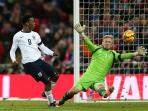 20140306_130733_kasper-schmeichel-daniel-strurridge.jpg