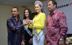 20140306_221454_putri-indonesia-2014-elvira-devinamira-sambangi-kpk.jpg