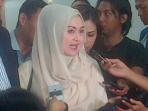 20140307_224859_eddies-adelia-usai-diperiksa-10-jam-di-polda-metro-jaya.jpg