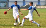 20140308_171515_supardi-nasir-berebut-bola-dengan-jajang-sukmara.jpg