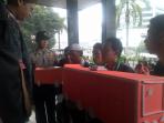 20140310_152452_hmi-demo-jokowi.jpg