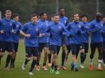 20140310_235353_mathieu-flamini-dan-pemain-arsenal.jpg