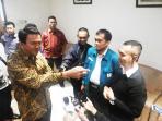 20140312_142852_ahok-tunjuk-michael-bimo.jpg