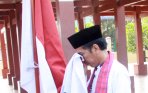 20140314_214503_jokowi-capres-cium-bendera-merah-putih.jpg