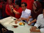 20140316_144144_jokowi-mampir-warteg.jpg