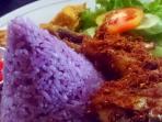 20140317_055632_nasi-uduk-ungu.jpg