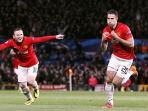 20140320_043950_wayne-rooney-goes-van-persie.jpg