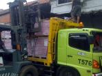 20140321_100641_truk-pengangkut-kertas-yang-menyeruduk-penjual-krupuk-hingga-tewas.jpg