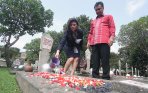 20140324_202737_dino-patti-djalal-tabur-bunga-di-makam-usman-harun.jpg