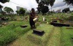 20140325_003541_gaji-petugas-makam-belum-dibayar-pemprov.jpg