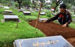 20140325_003618_gaji-petugas-makam-belum-dibayar-pemprov.jpg