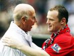 20140326_002603_sir-bobby-charlton-dan-wayne-rooney.jpg
