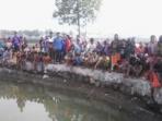 20140406_230404_warga-berkerumun-melihat-mr-x.jpg