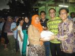 20140407_172509_penyerahan-donasi-program-peduli-banjir-carrefour.jpg