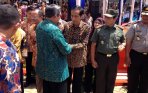 20140408_211126_sby-salami-jokowi.jpg