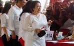 20140409_153318_jokowi-dampingi-megawati-nyoblos.jpg