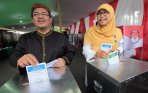 20140410_150840_ahmad-heryawan-nyoblos-pileg-di-babakan-ciamis.jpg