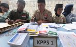 20140410_151239_petugas-kpps-berpakaian-khas-pejuang.jpg