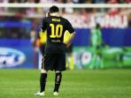 20140410_165624_lionel-messi-termenung-di-tengah-lapangan.jpg