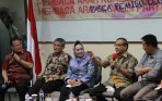 20140411_210908_diskusi-politik-membaca-arah-koalisi-parpol.jpg