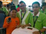 20140412_152613_abi-fathan-pembeli-pertama-nokia-x.jpg