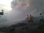 20140414_170136_pabrik-plastik-terbakar-di-gang-batok-kebakaran1.jpg