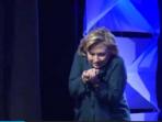 20140415_131956_hillary-clinton-dilempar-sepatu.jpg