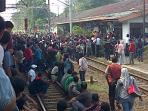 20140417_104141_20140416_unjuk-rasa-di-stasiun-bekasi.jpg