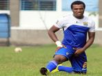 20140418_054842_djibril-coulibaly-pemanasan.jpg